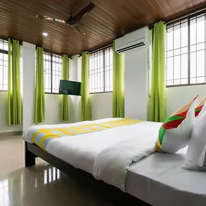 *** Guest house Oyo Home 49697 Aj Apartments India